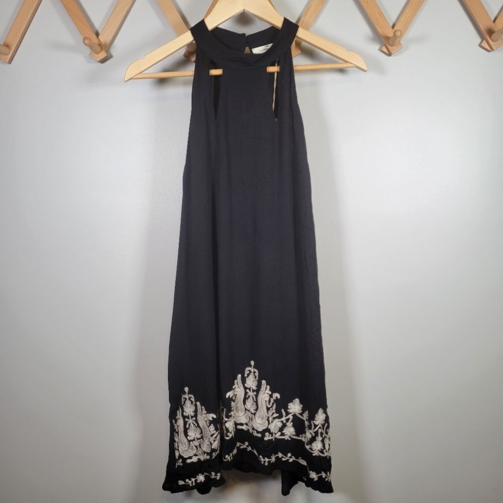 Entro Embroidered Key Hole Dress